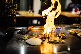 PERTUNJUKAN TEPPAN DI RESTORAN TRADISIONAL JEPANG